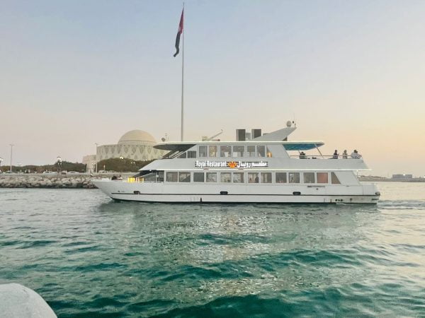 luxury yacht dinner cruise abu dhabi